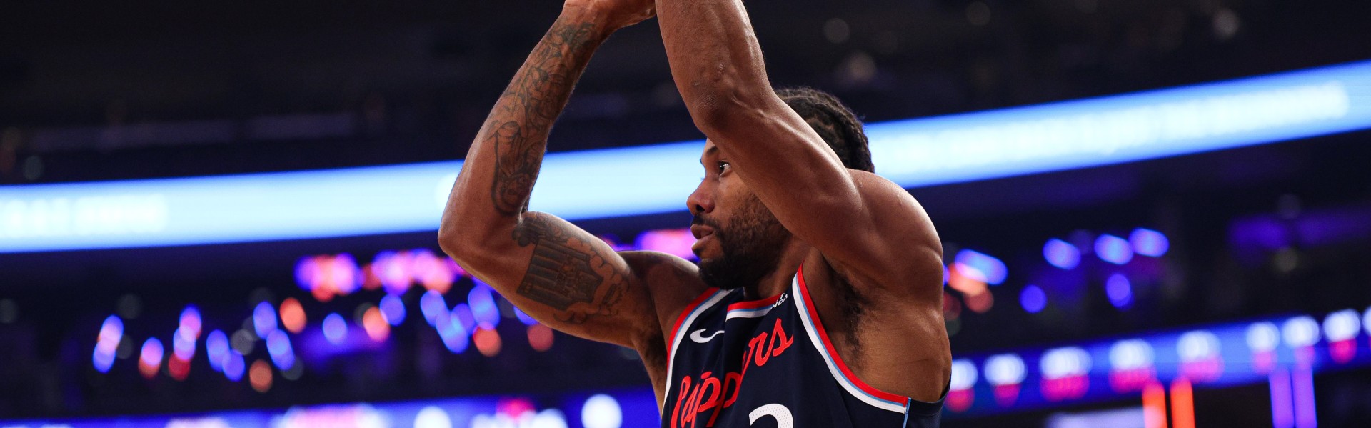 开云体育APP下载-小卡近11场场均32.7分6.8板3.8助2.5断1帽 罚球命中率“仅”89.7%