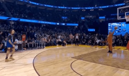 开云体育官网-乏善可陈菜鸡互啄！全明星扣篮大赛托平力压群熊