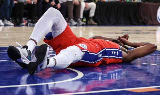 开云体育官网-恩比德谈膝伤：76人不想听我说话 我跟记者说需要手术是求救🆘