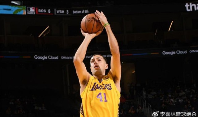 两战轰44分+8记三分！湖人暗藏26岁2米03前锋：超级射手逆袭？