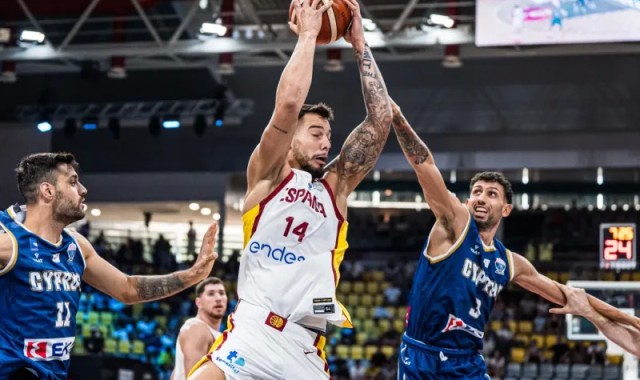 开云体育官网-威利-埃尔南戈麦斯全场9投8中，得到19分8篮板3助攻